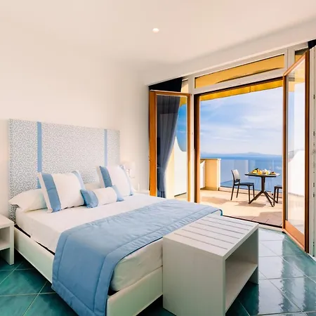 Sea View 4*